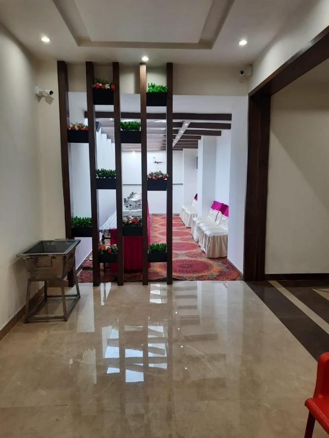 De Manora Homes - Unpretentious Hotel With A Garden , Posh Area Ranjit Avenue Amritsar Dış mekan fotoğraf