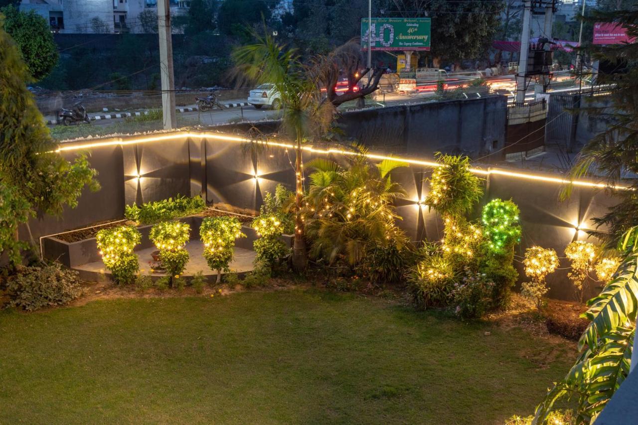 De Manora Homes - Unpretentious Hotel With A Garden , Posh Area Ranjit Avenue Amritsar Dış mekan fotoğraf